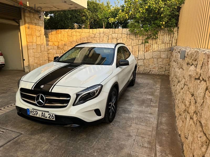 Mercedes-Benz GLA 200 night package! 2016 imported fresh from germany! 1