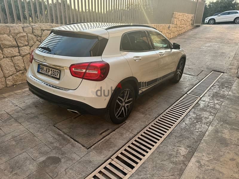 Mercedes-Benz GLA 200 night package! 2016 imported fresh from germany! 3