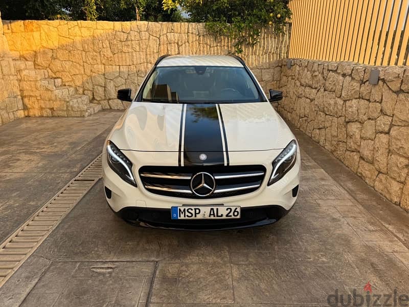 Mercedes-Benz GLA 200 night package! 2016 imported fresh from germany! 4