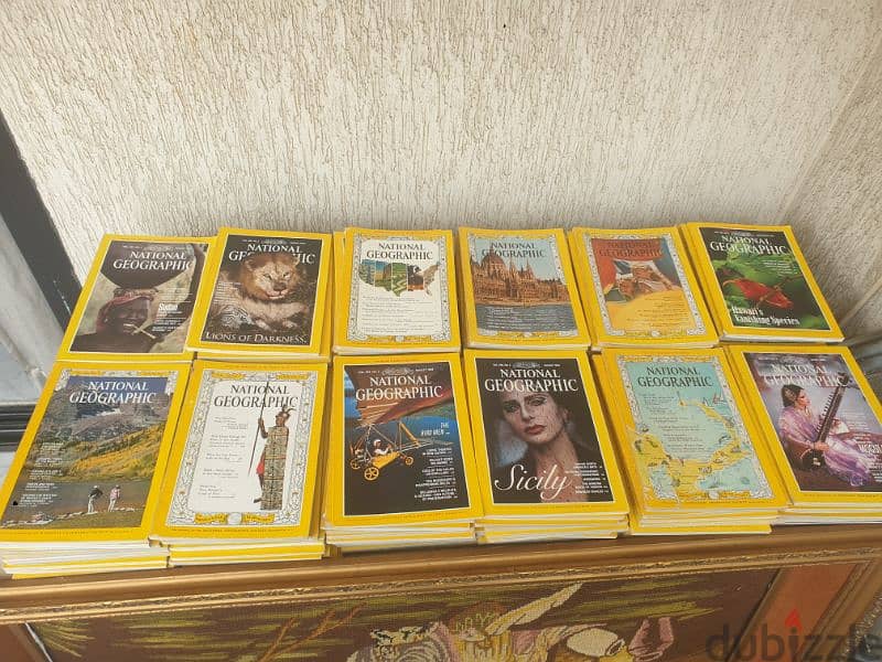 huge collection of national geographic,240 magazines 1