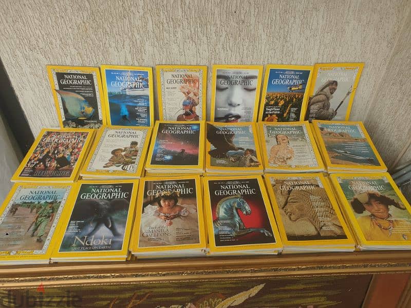 huge collection of national geographic,240 magazines 8