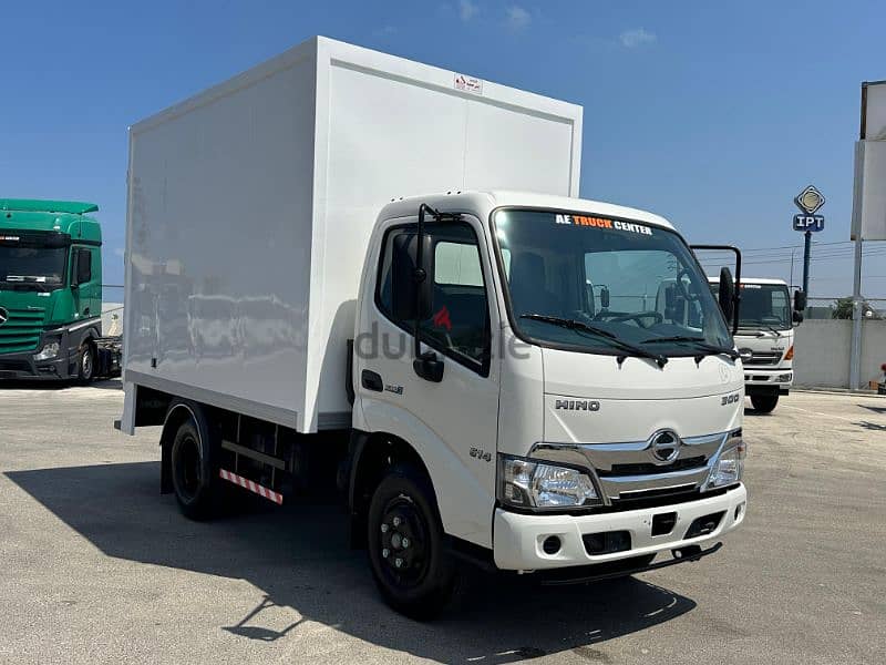 HINO 614 BOX 2023 1