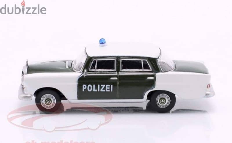 Mercedes (W110) Police 1961 diecast car model 1;64. 2