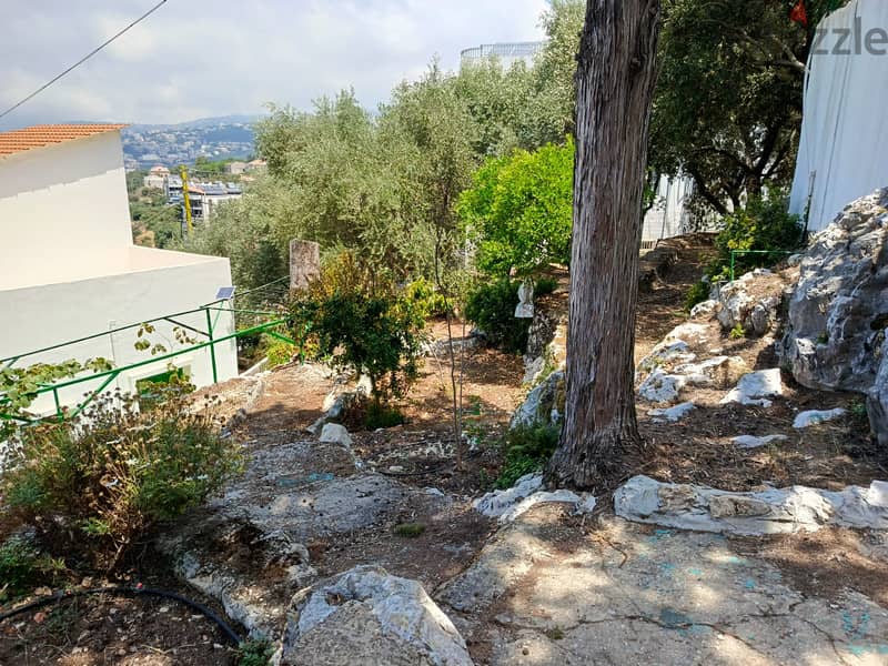 Stand alone house for sale in Qornet El hamra 5