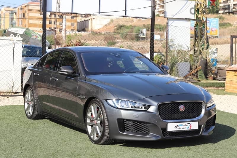 Jaguar XE 2016 4