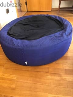 BeanBag super fun and comfortable to sit on, in perfect condition.