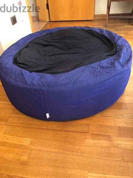 BeanBag super fun and comfortable to sit on, in perfect condition. 0