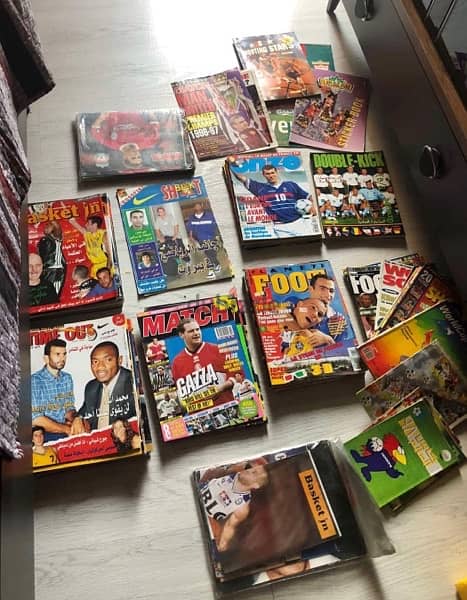 Arround 100 football and basketball magazines with a lot of posters 1