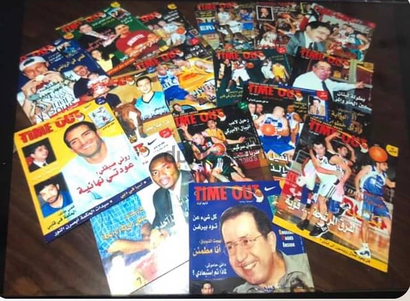 Arround 100 football and basketball magazines with a lot of posters 6