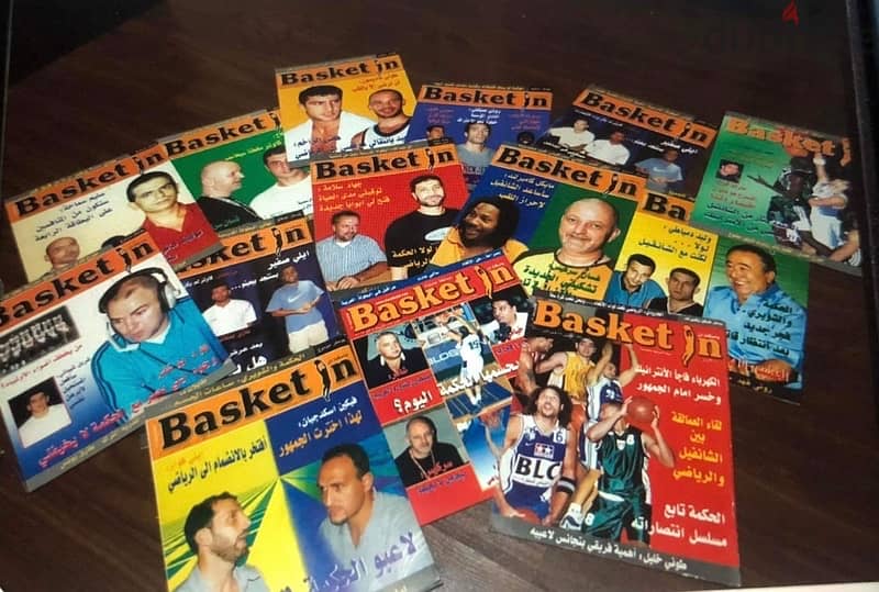 Arround 100 football and basketball magazines with a lot of posters 7