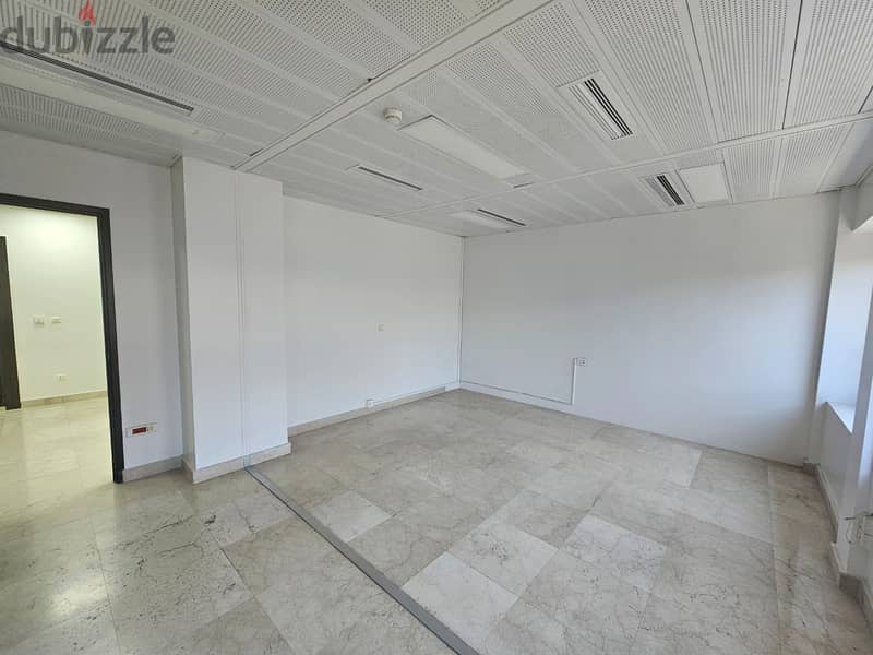 AH24-3563 Office 150m² for Rent in Downtown Beirut, $1,875 Cash/Month 0