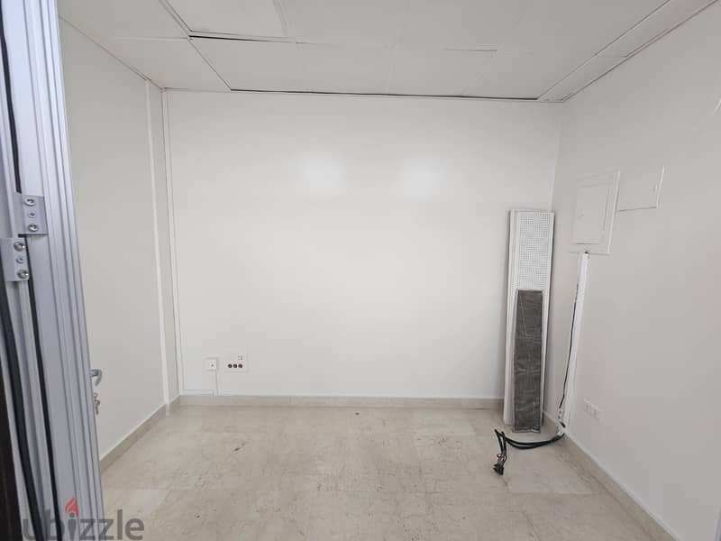 AH24-3563 Office 150m² for Rent in Downtown Beirut, $1,875 Cash/Month 2