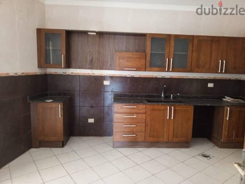 شقة مميزة للبيع الحمرا apartment for sale in Hamra 1