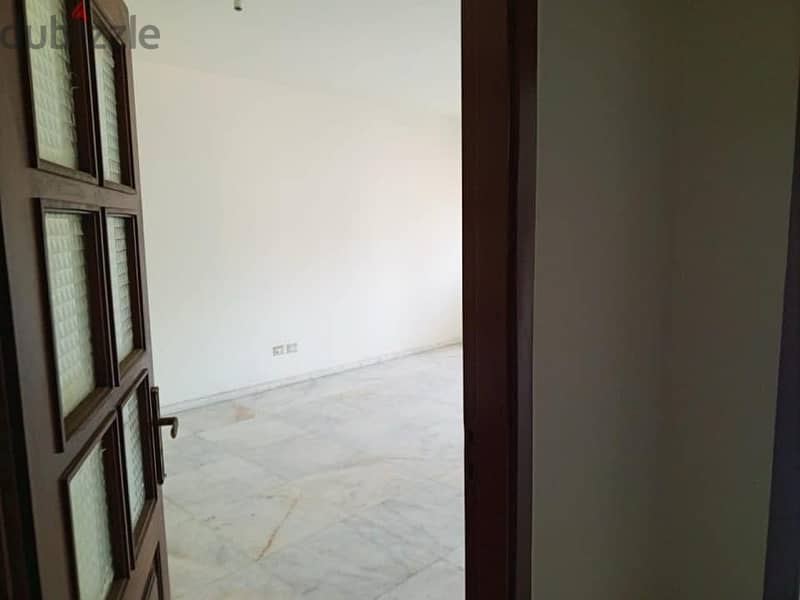 شقة مميزة للبيع الحمرا apartment for sale in Hamra 4