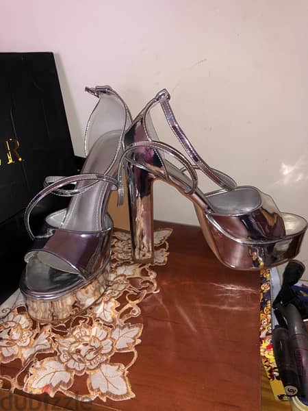 Silver heels good quality like a new 4