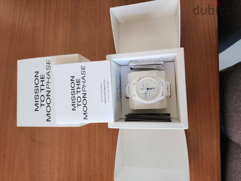 Omega Moonswatch Mission to Moonphase (White Snoopy) 3