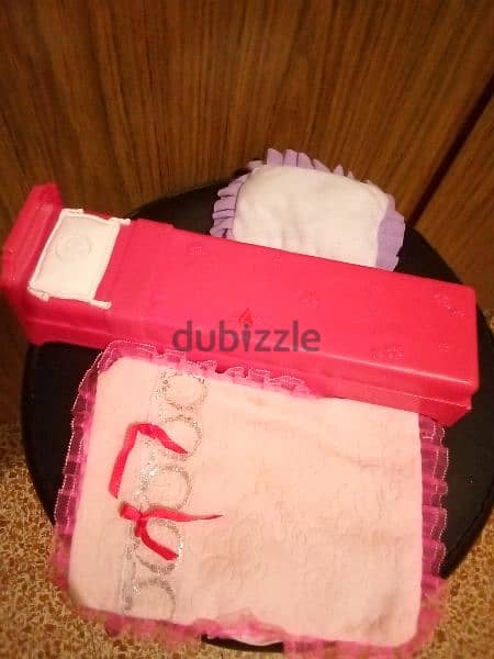 Barbie HOUSE VACATION SET Mattel2010 brandTag great Bed+BLanket+Pillow 4