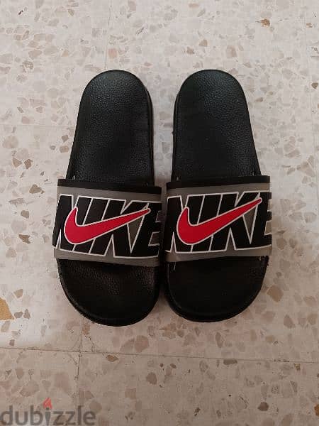 مشاية للبيع ماركة Nike صناعة صيني بعدا جديد قياس 45 السعر 5$ 0