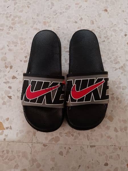 مشاية للبيع ماركة Nike صناعة صيني بعدا جديد قياس 45 السعر 5$ 1