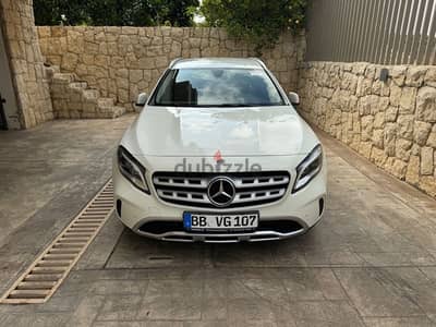 Mercedes-Benz GLA 200 2018 facelift german car white in black