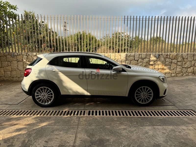 Mercedes-Benz GLA 200 2018 facelift german car white in black 2