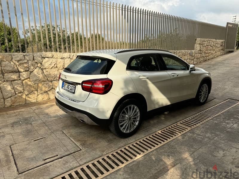 Mercedes-Benz GLA 200 2018 facelift german car white in black 3