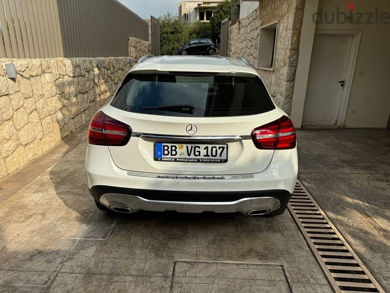 Mercedes-Benz GLA 200 2018 facelift german car white in black 5