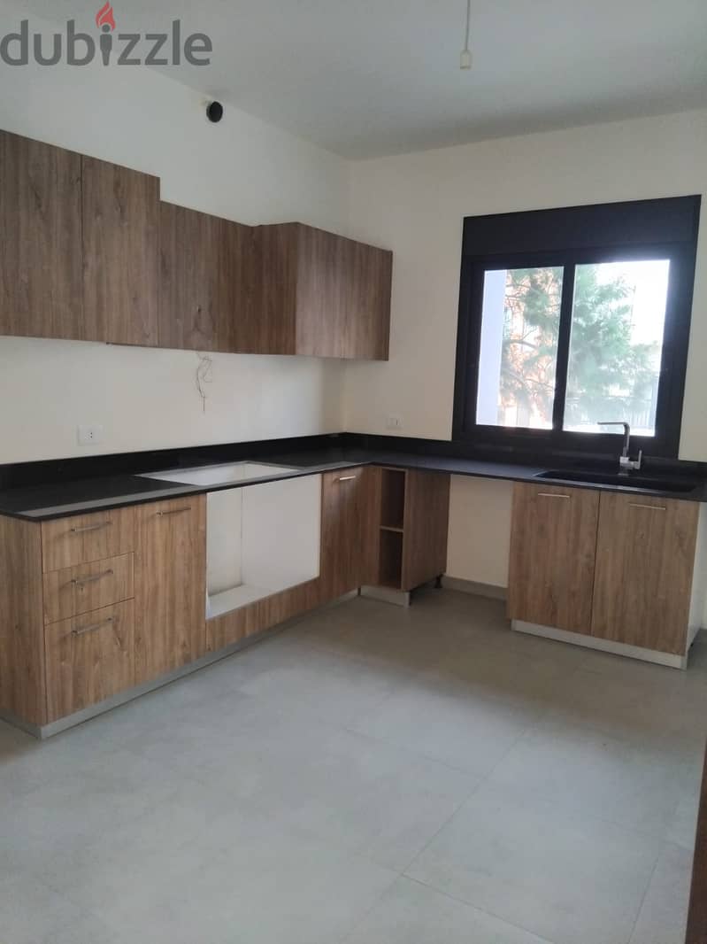 Apartment for sale in Blat شقة للبيع ب بلاط 5