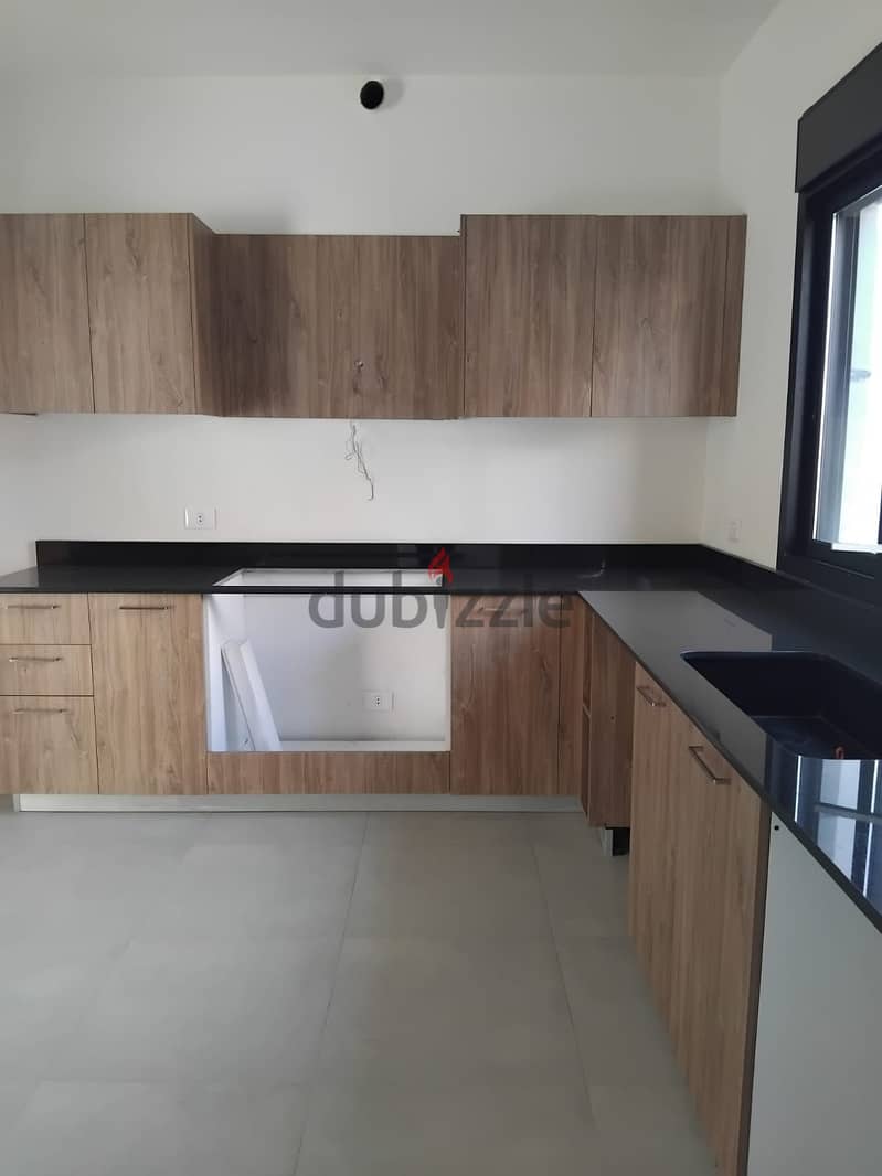 Apartment for sale in Blat شقة للبيع ب بلاط 8