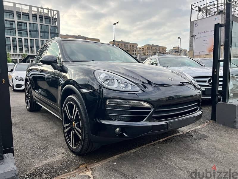 Porsche Cayenne 2011 V6 Camel interior 1