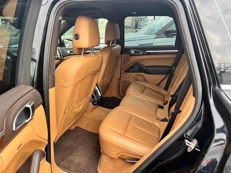 Porsche Cayenne 2011 V6 Camel interior 7