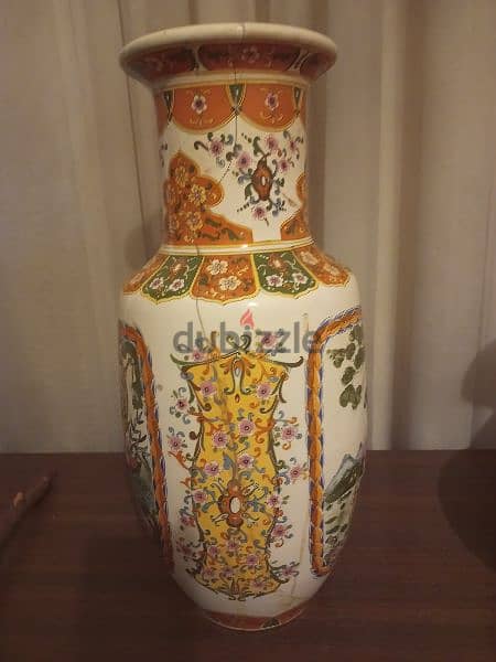 chineses porcelain vases + old italian dressoir 1