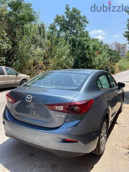 Mazda 3 2016 Gray Black interior 10