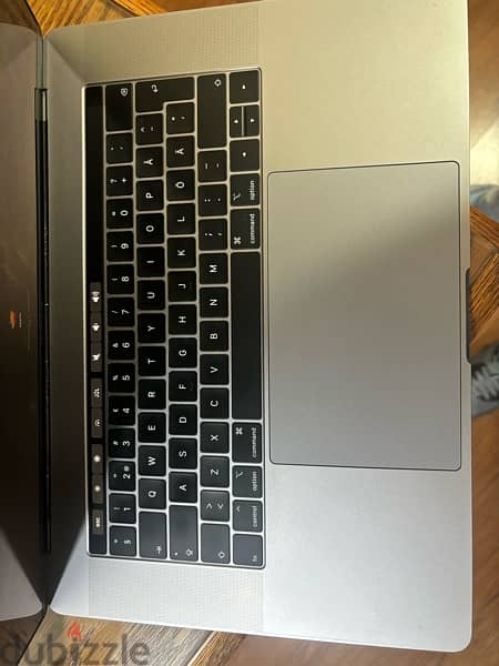 MacBook PRO 2019 core i9 16GB 512GB SSD Radeon Pro 555x 4GB dedicated 1