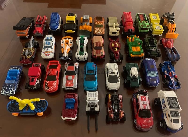 35 toy cars (Hotwheels, Matchbox, Majorette) 0