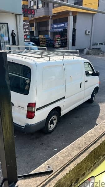 Toyota Hiace 2005 3