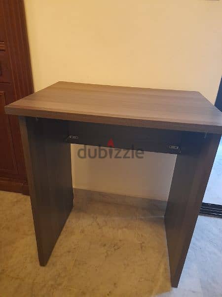 desk brown in good condition 2