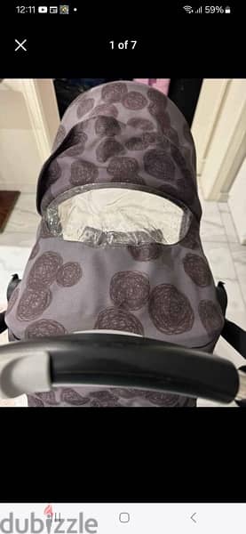 grey and black stroller 1