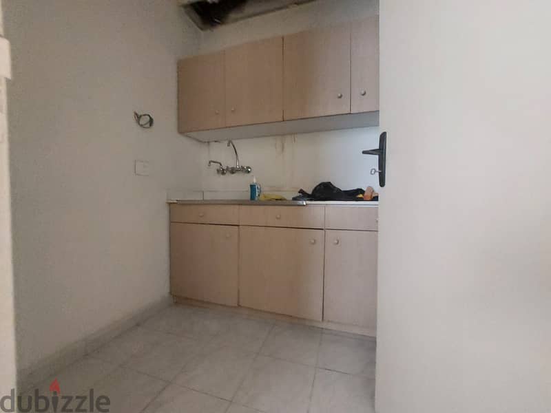 Prime Office for rent in Elissarمكتب مميز للبيع في اليسار 9