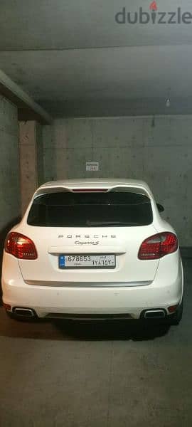 Porsche Cayenne 2011 1