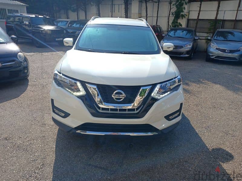 Nissan Rogue 2017 very clean 1