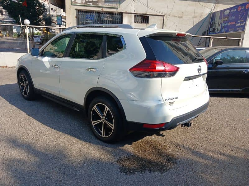 Nissan Rogue 2017 very clean 2