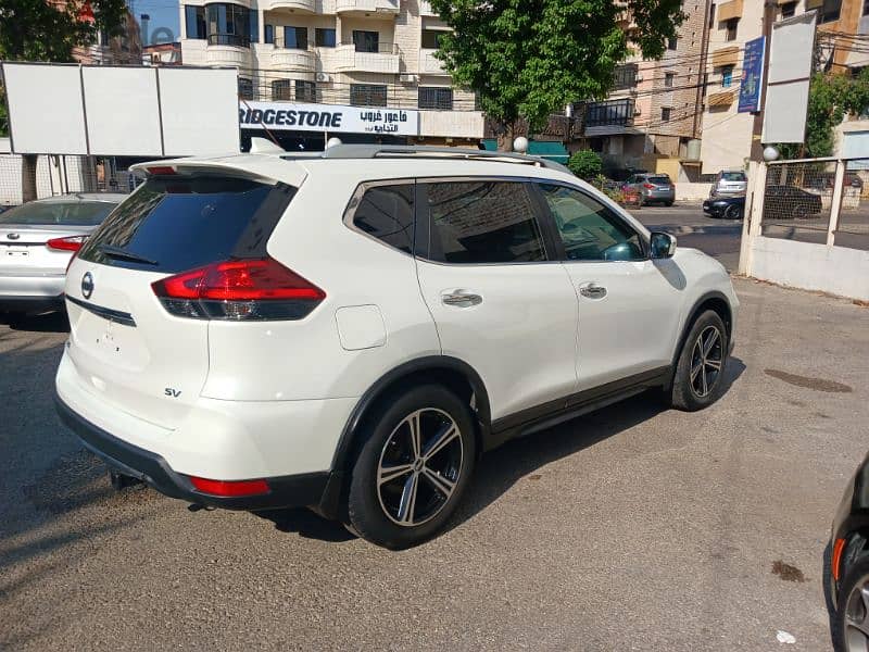 Nissan Rogue 2017 very clean 4