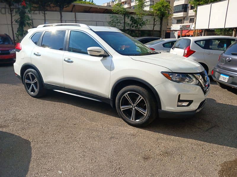 Nissan Rogue 2017 very clean 14