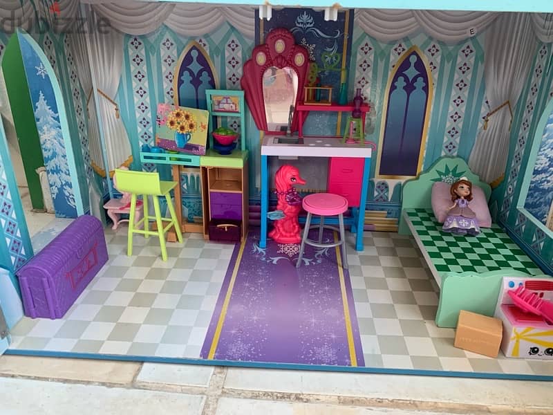 Frozen Doll House 1