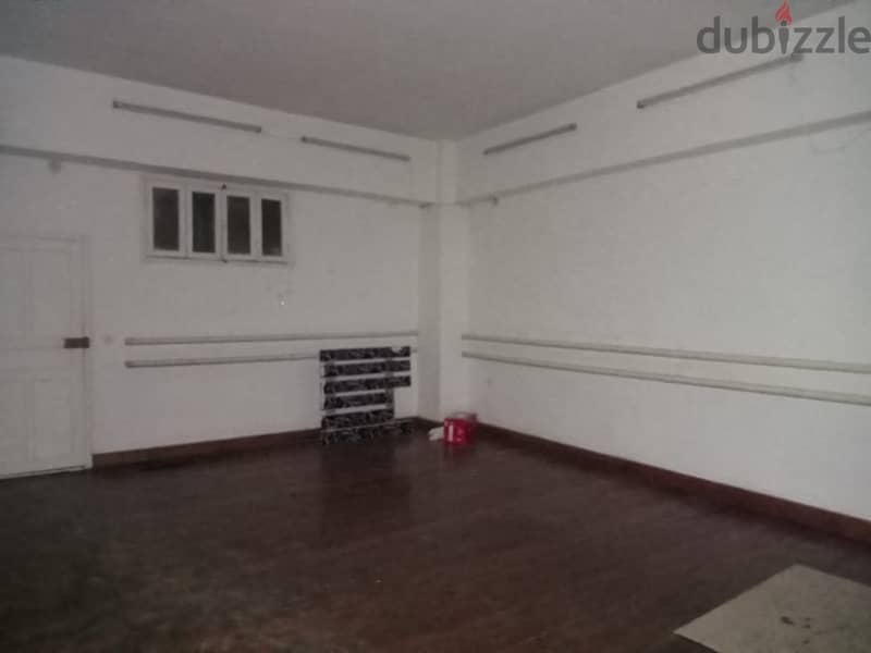 150 Sqm Salle | Shop | Showroom for rent  in Achrafieh 4