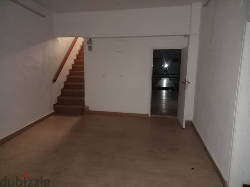 150 Sqm Salle | Shop | Showroom for rent  in Achrafieh 6