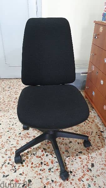 Office desk & chair 2