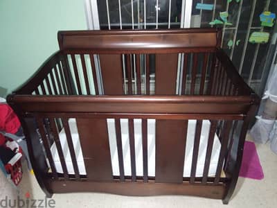 wood baby bed - kids bed used in excellent condition  - تخت خشب حالة