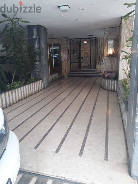 apartment For sale in achrafieh 300k. شقة للبيع في الأشرفية ٣٠٠،٠٠٠$ 5